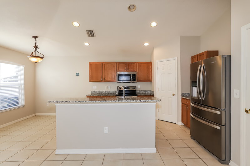 2,130/Mo, 9421 Cypress Harbor Drive Gibsonton, FL 33534 Kitchen View