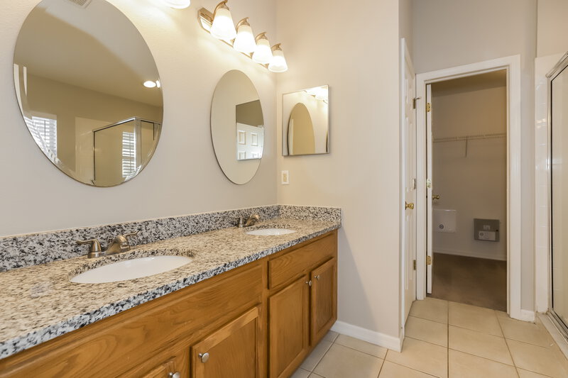 2,130/Mo, 9421 Cypress Harbor Drive Gibsonton, FL 33534 Main Bathroom View