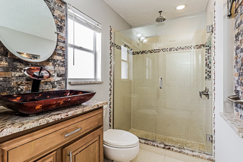 2,080/Mo, 11635 Leda Ln New Port Richey, FL 34654 Main Bathroom View