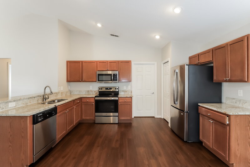 1,820/Mo, 5201 Belmont Park Way Mulberry, FL 33860 Kitchen View