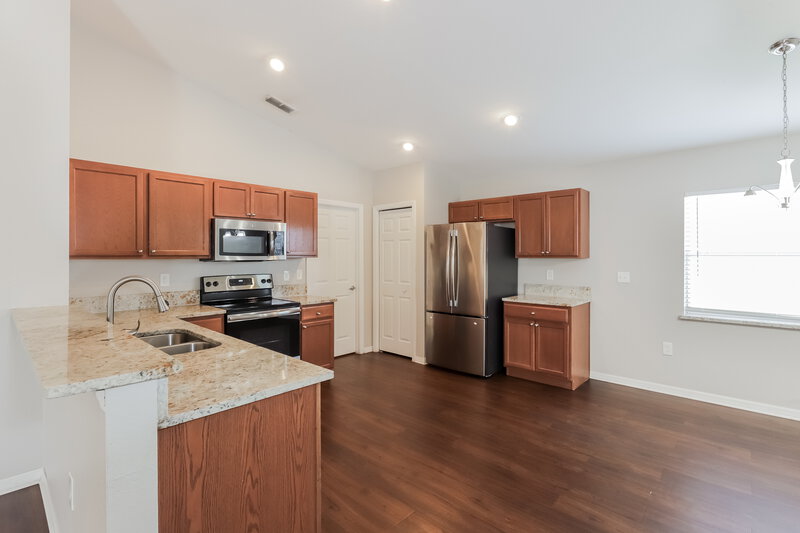 1,820/Mo, 5201 Belmont Park Way Mulberry, FL 33860 Kitchen View 2