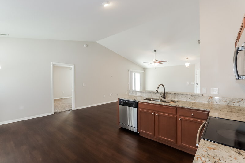 1,820/Mo, 5201 Belmont Park Way Mulberry, FL 33860 Kitchen View 3