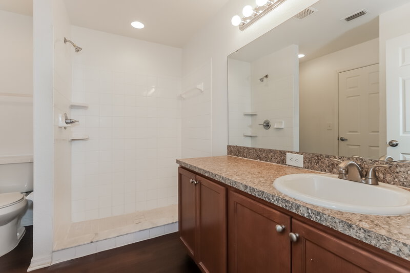1,820/Mo, 5201 Belmont Park Way Mulberry, FL 33860 Main Bathroom View