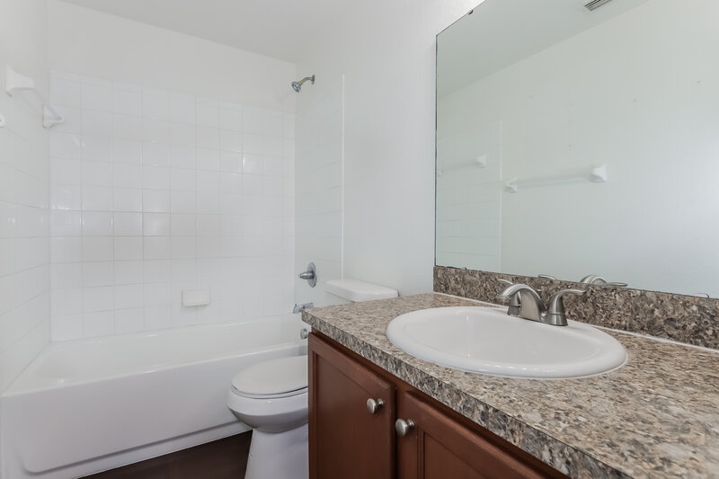 1,820/Mo, 5201 Belmont Park Way Mulberry, FL 33860 Bathroom View
