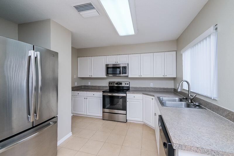 1,990/Mo, 13334 Prestwick Drive Riverview, FL 33579 Kitchen View