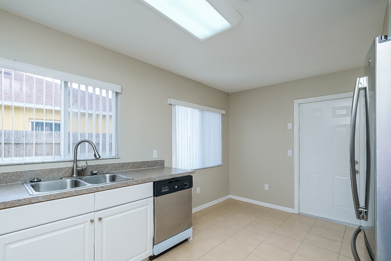 1,990/Mo, 13334 Prestwick Drive Riverview, FL 33579 Kitchen View 2