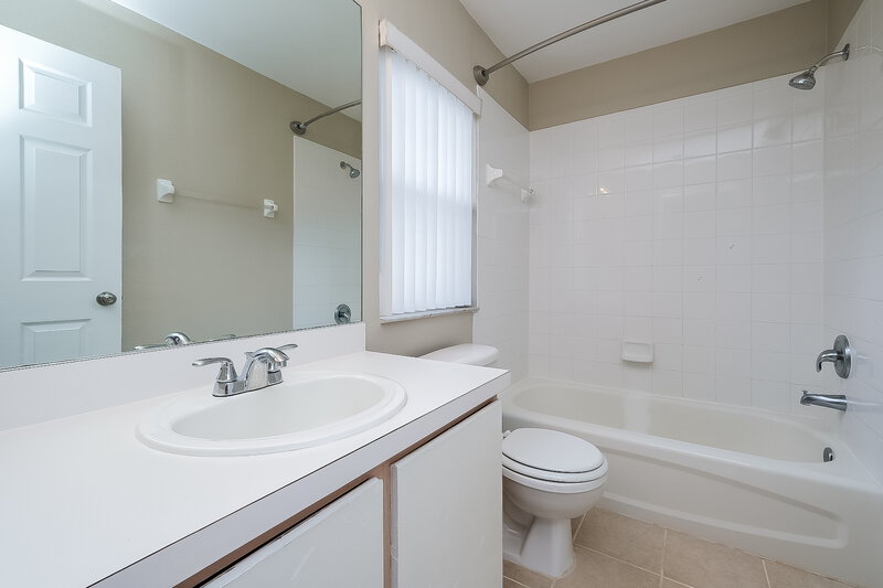 1,990/Mo, 13334 Prestwick Drive Riverview, FL 33579 Main Bathroom View