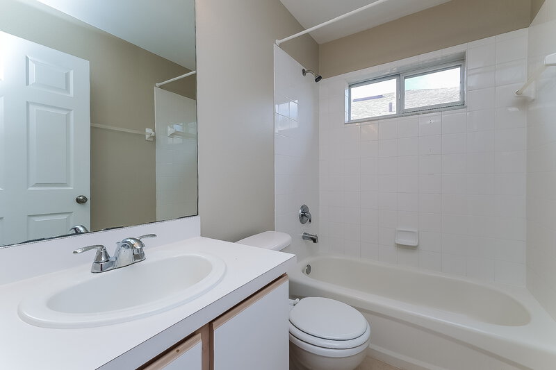 1,990/Mo, 13334 Prestwick Drive Riverview, FL 33579 Bathroom View