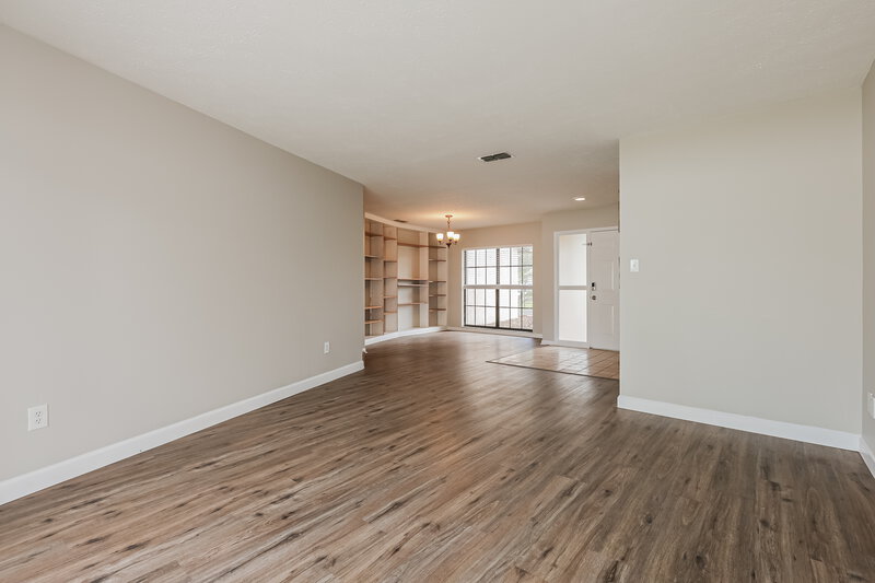 2,240/Mo, 3819 Cloverhill Court Brandon, FL 33511 Living Room View 2