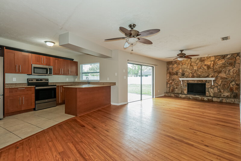 2,240/Mo, 3819 Cloverhill Court Brandon, FL 33511 Family Room View