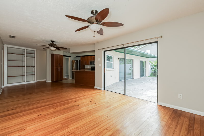 2,240/Mo, 3819 Cloverhill Court Brandon, FL 33511 Family Room View 2