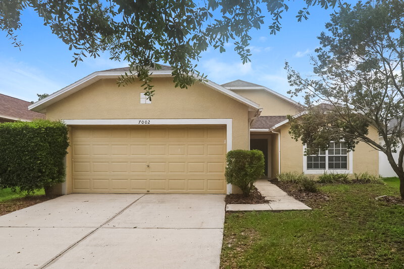 1,925/Mo, 7002 Crown Lake Drive Gibsonton, FL 33534 External View