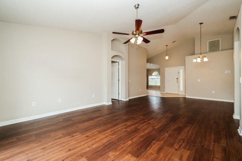 1,925/Mo, 7002 Crown Lake Drive Gibsonton, FL 33534 Living Room View