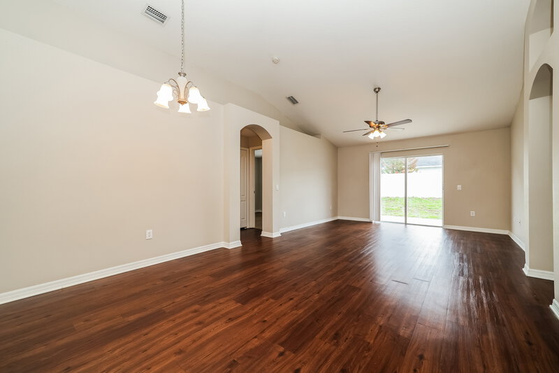 1,925/Mo, 7002 Crown Lake Drive Gibsonton, FL 33534 Living Room View 2