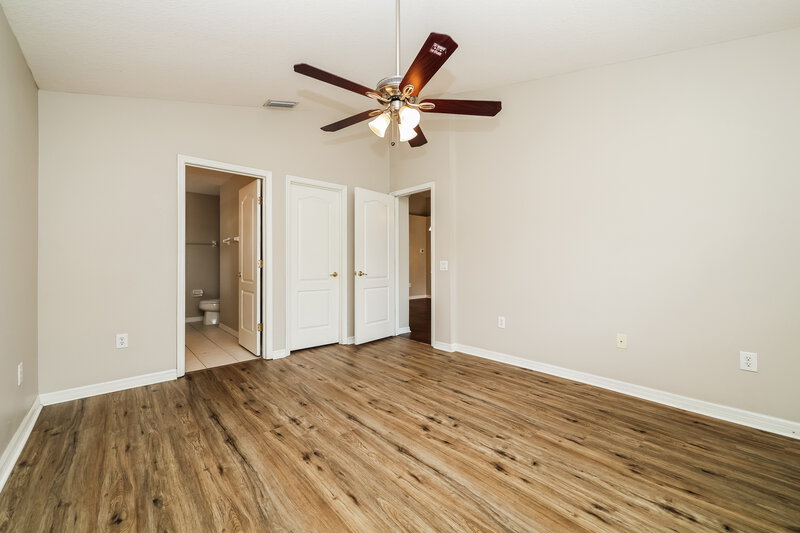 1,925/Mo, 7002 Crown Lake Drive Gibsonton, FL 33534 Main Bedroom View 2