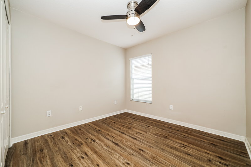 1,925/Mo, 7002 Crown Lake Drive Gibsonton, FL 33534 Bedroom View 3