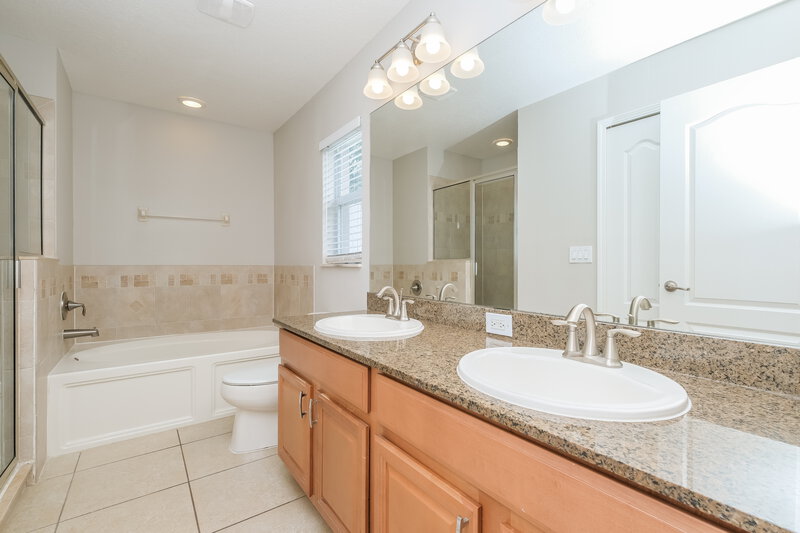 2,240/Mo, 11601 Addison Chase Drive Riverview, FL 33579 Main Bathroom View