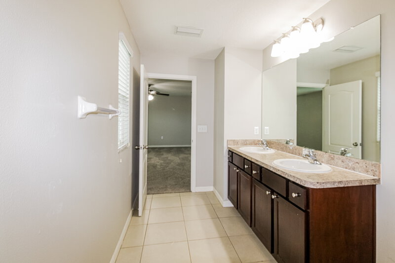 2,240/Mo, 4011 Bramblewood Loop Spring Hill, FL 34609 Main Bathroom View 2