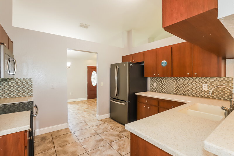2,115/Mo, 4144 Baywater Place Lakeland, FL 33812 Kitchen View 2