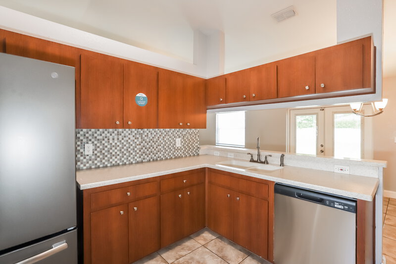 2,115/Mo, 4144 Baywater Place Lakeland, FL 33812 Kitchen View 3