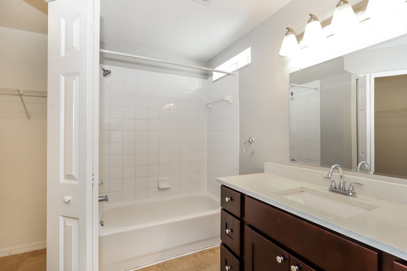 2,480/Mo, 8613 Hawbuck Street Trinity, FL 34655 Main Bathroom View