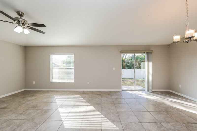 1,830/Mo, 127 Cascade Bend Drive Ruskin, FL 33570 Living Room View