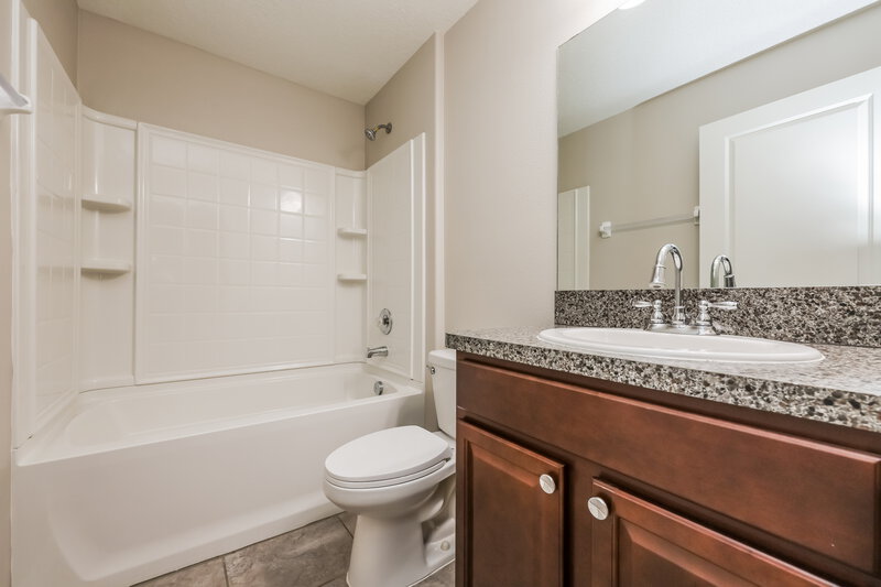 1,830/Mo, 127 Cascade Bend Drive Ruskin, FL 33570 Bathroom View