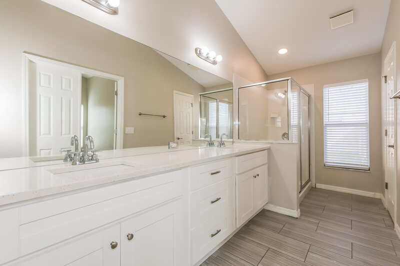 2,175/Mo, 29006 Old Marsh End Wesley Chapel, FL 33543 Main Bathroom View