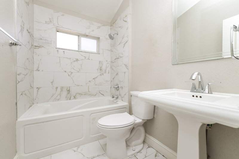 2,435/Mo, 11716 S Stone Lane Riverview, FL 33569 Bathroom View