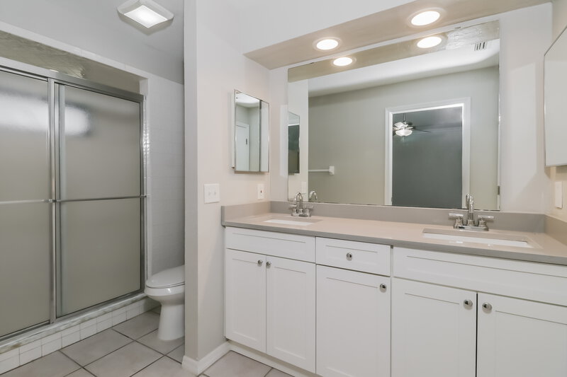 2,055/Mo, 454 Louis Edward Court Lakeland, FL 33809 Main Bathroom View