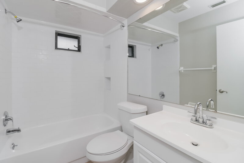 2,055/Mo, 454 Louis Edward Court Lakeland, FL 33809 Bathroom View