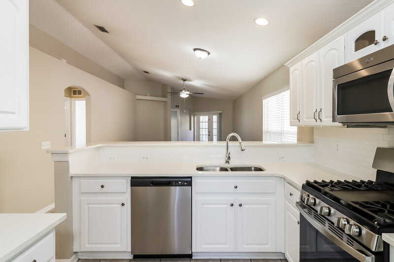 2,060/Mo, 8646 Persea Ct Trinity, FL 34655 Kitchen View 2