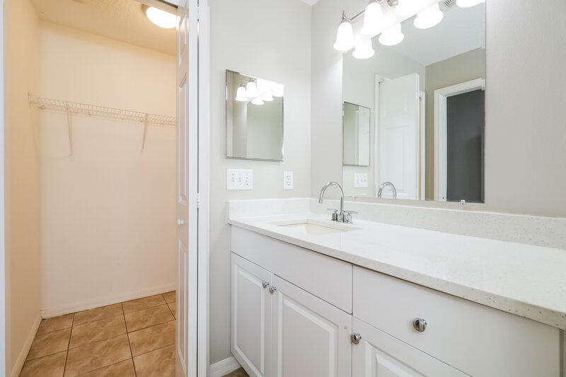 2,060/Mo, 8646 Persea Ct Trinity, FL 34655 Main Bathroom View
