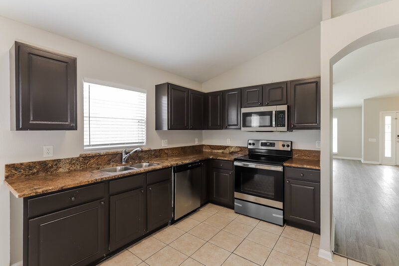 4,060/Mo, 10422 Paragon Place Riverview, FL 33578 Kitchen View 2