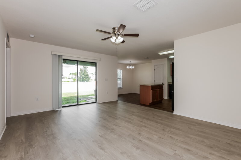 1,780/Mo, 748 Chatham Walk Dr Ruskin, FL 33570 Living Room View