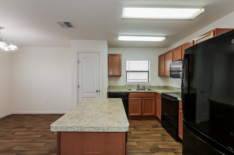 1,780/Mo, 748 Chatham Walk Dr Ruskin, FL 33570 Kitchen View 3