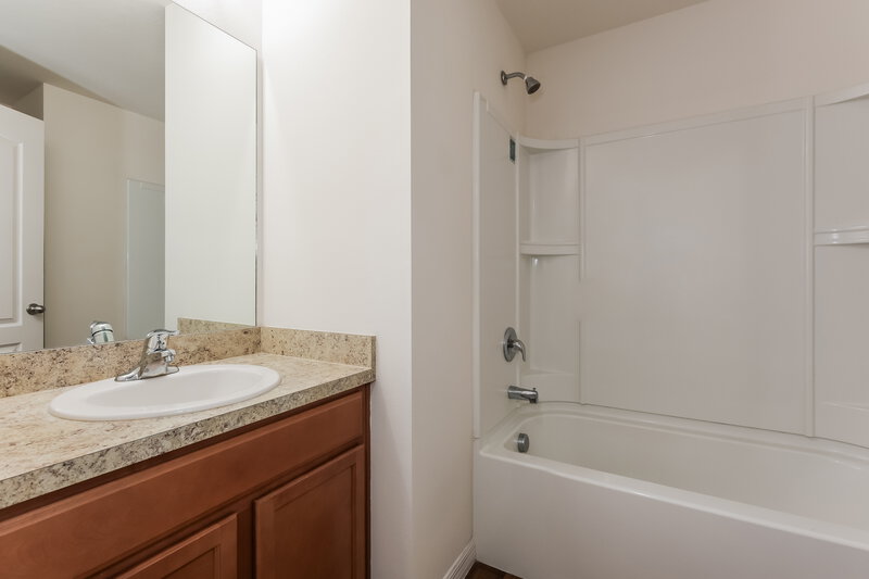 1,780/Mo, 748 Chatham Walk Dr Ruskin, FL 33570 Bathroom View