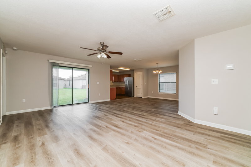 2,170/Mo, 745 Chatham Walk Dr Ruskin, FL 33570 Living Room View 2