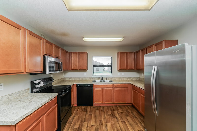 2,170/Mo, 745 Chatham Walk Dr Ruskin, FL 33570 Kitchen View 2