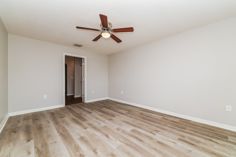 2,170/Mo, 745 Chatham Walk Dr Ruskin, FL 33570 Main Bedroom View