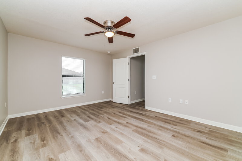 2,170/Mo, 745 Chatham Walk Dr Ruskin, FL 33570 Main Bedroom View 2