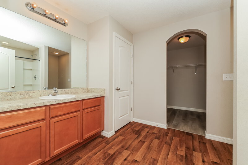 2,170/Mo, 745 Chatham Walk Dr Ruskin, FL 33570 Main Bathroom View