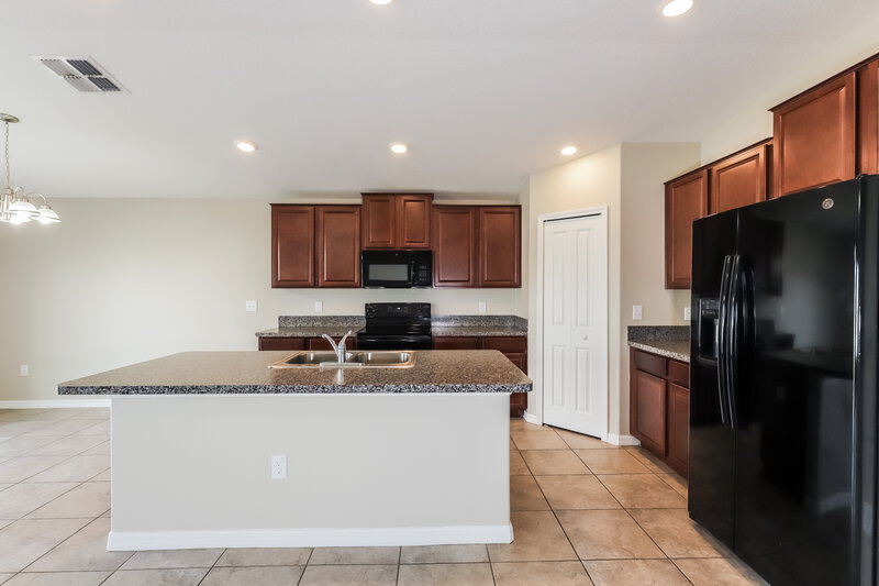 3,790/Mo, 6825 Hazelnut Spice Drive Ruskin, FL 33573 Kitchen View 2