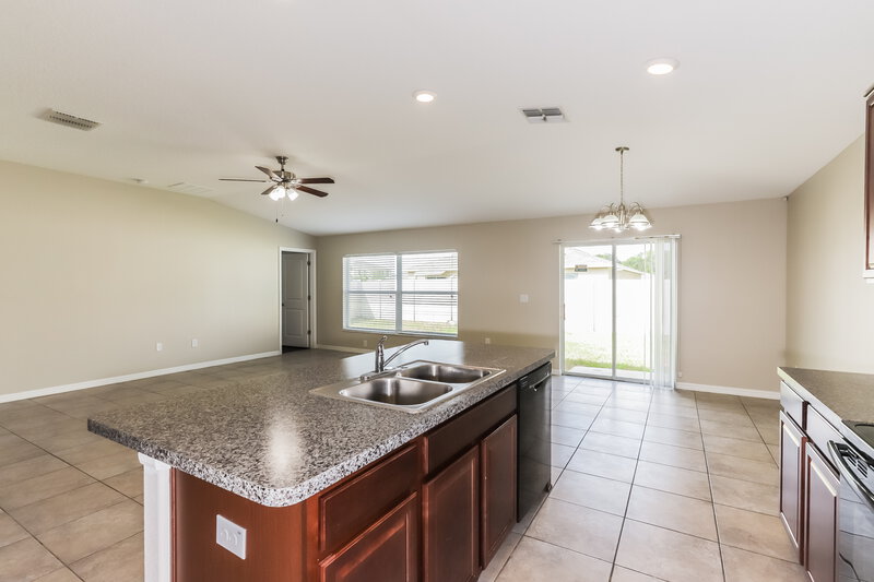 3,790/Mo, 6825 Hazelnut Spice Drive Ruskin, FL 33573 Kitchen View 3
