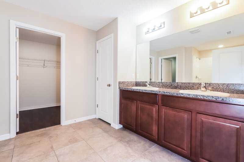 3,790/Mo, 6825 Hazelnut Spice Drive Ruskin, FL 33573 Main Bathroom View