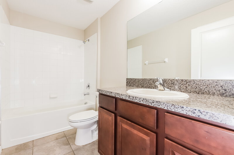 3,790/Mo, 6825 Hazelnut Spice Drive Ruskin, FL 33573 Bathroom View