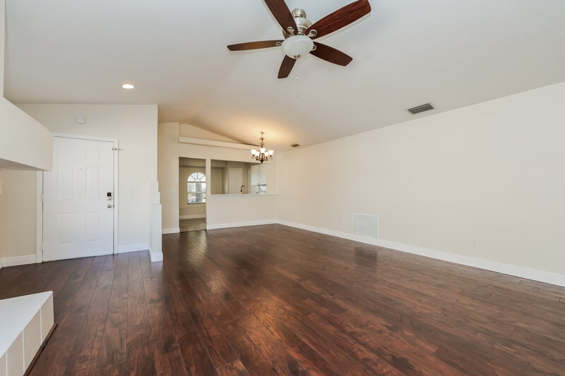 2,015/Mo, 538 Beth Ann Street Valrico, FL 33594 Living Room View