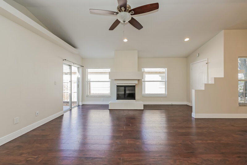 2,015/Mo, 538 Beth Ann Street Valrico, FL 33594 Living Room View 2