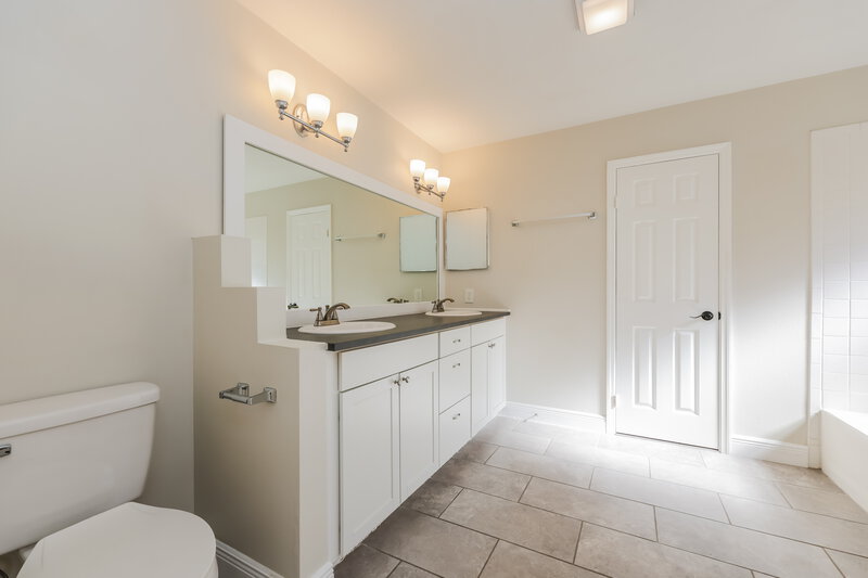 2,015/Mo, 538 Beth Ann Street Valrico, FL 33594 Main Bathroom View