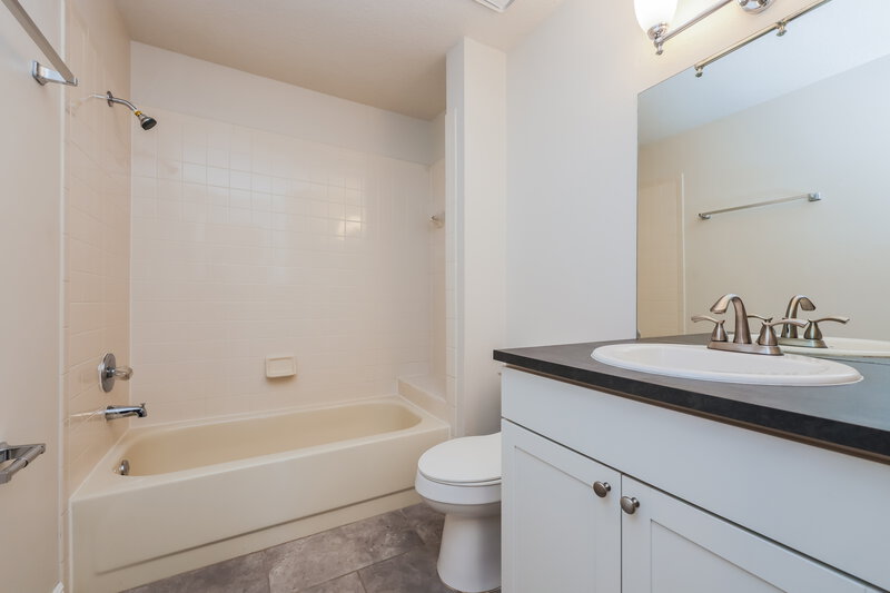 2,015/Mo, 538 Beth Ann Street Valrico, FL 33594 Bathroom View